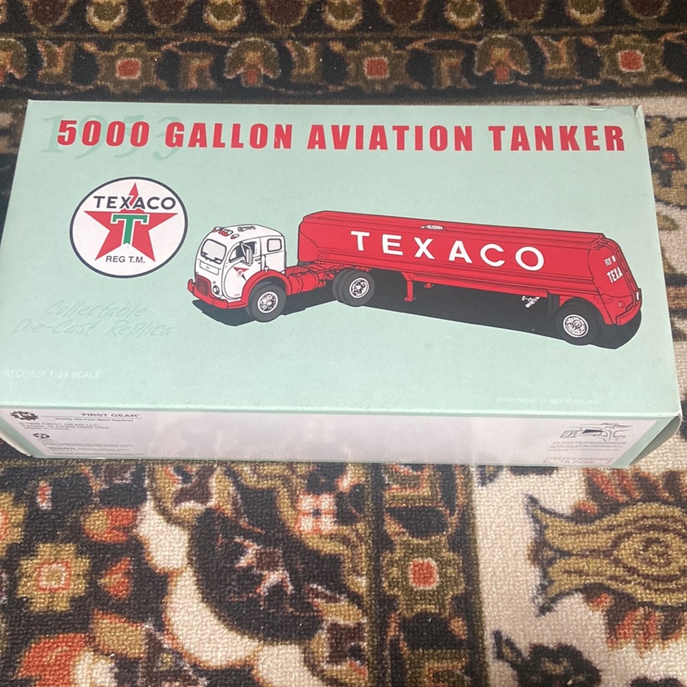 Texaco 5000 gallon aviation tanker